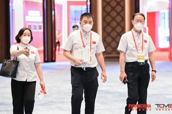 365电子游戏制药总裁杨连民、执行总裁李昆 365电子游戏制药总裁杨连民、执行总裁李昆