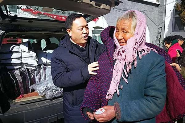 365电子游戏“敬老日”为老人送温暖 365电子游戏“敬老日”为老人送温暖