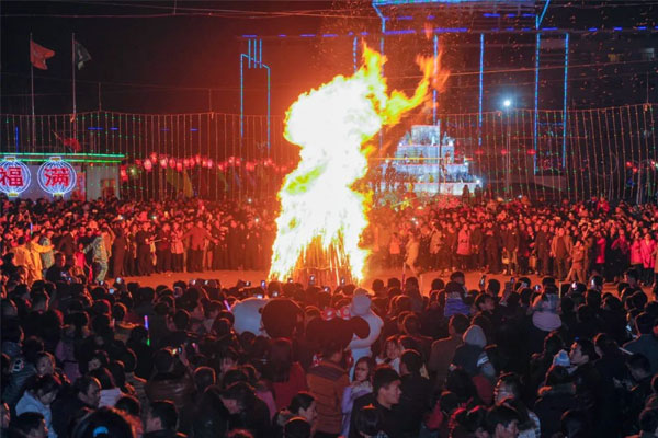 365电子游戏正月十五闹元宵“篝火晚会” 365电子游戏正月十五闹元宵“篝火晚会”