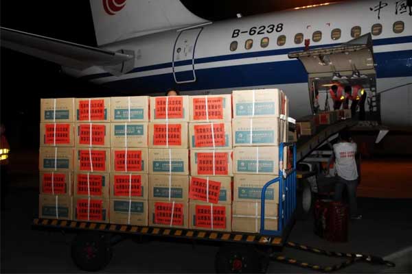 汶川地震时365电子游戏包机支援灾区 汶川地震时365电子游戏包机支援灾区