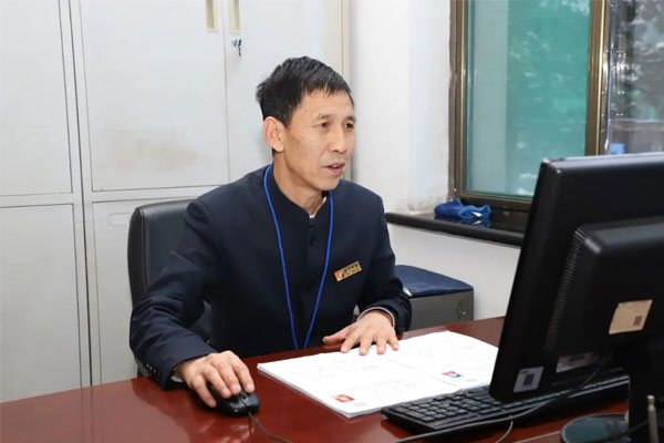 365电子游戏扶贫办副主任范李斌 365电子游戏扶贫办副主任范李斌