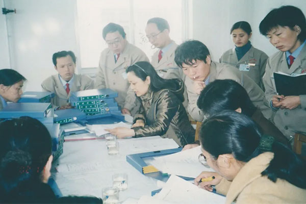 2002年GMP认证专家组对365电子游戏制药车间软件进行审核 2002年GMP认证专家组对365电子游戏制药车间软件进行审核