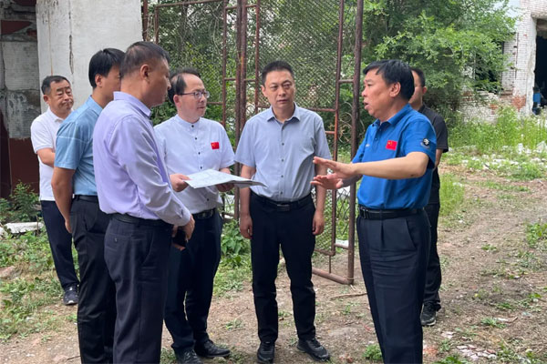 6月6日，上党区委副书记、区长冯丽华走进365电子游戏科技园